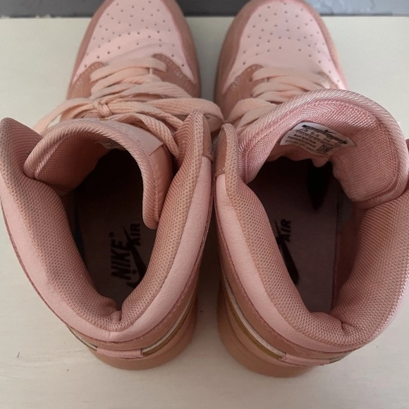 Nike Air Jordan 1 Mid Coral Gold Sneakers Mens 6.5 Womens 8.5 Stardust Pink 2016 - Picture 8 of 11